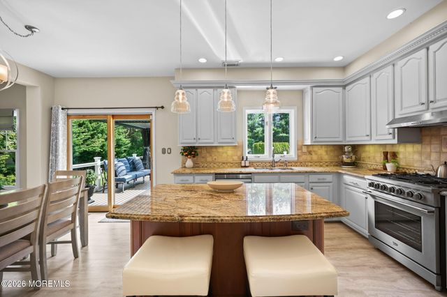 5 Mohegan Road, Freehold, NJ 07728