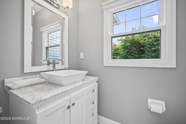 5 Mohegan Road, Freehold, NJ 07728