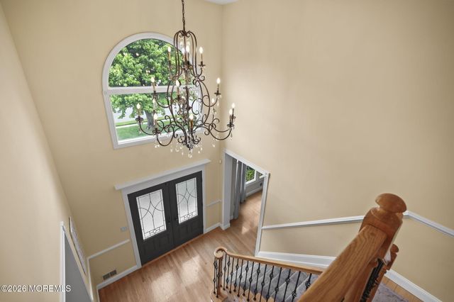 5 Mohegan Road, Freehold, NJ 07728