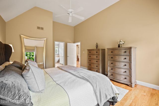 5 Mohegan Road, Freehold, NJ 07728