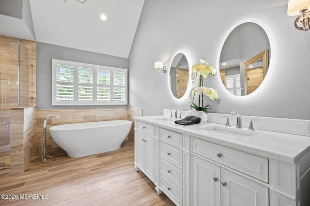 5 Mohegan Road, Freehold, NJ 07728