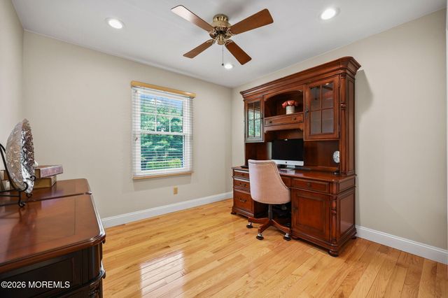 5 Mohegan Road, Freehold, NJ 07728
