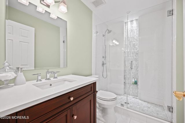 5 Mohegan Road, Freehold, NJ 07728