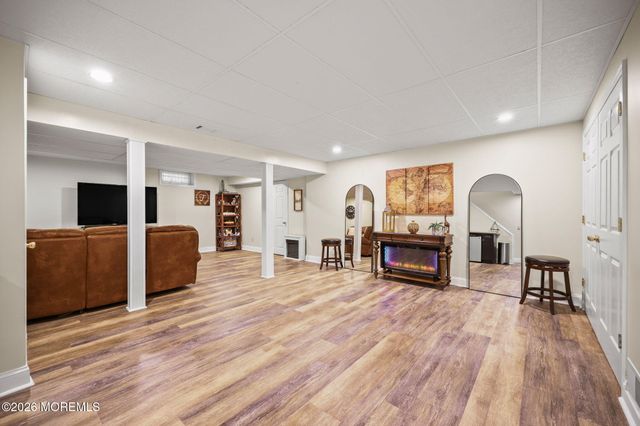 5 Mohegan Road, Freehold, NJ 07728