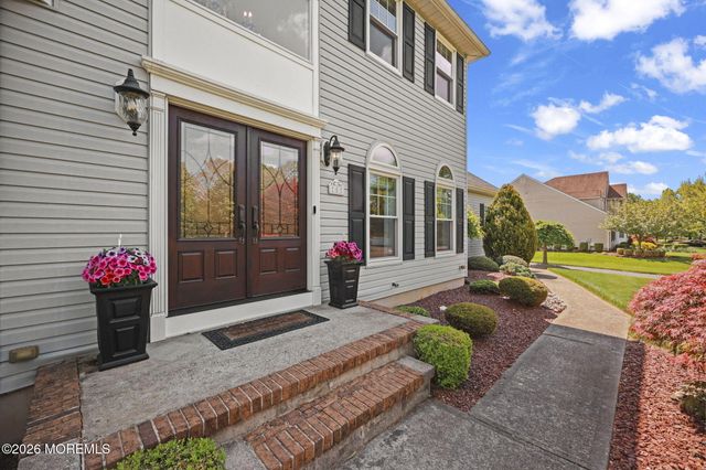 5 Mohegan Road, Freehold, NJ 07728