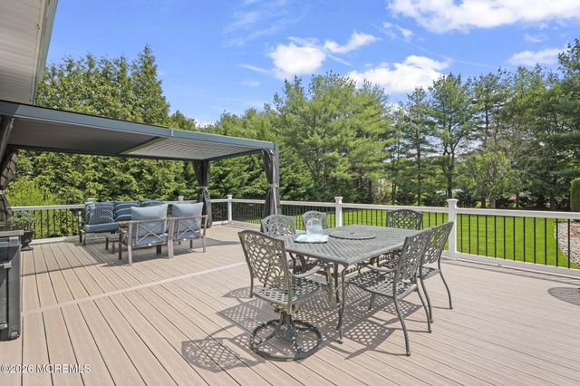 5 Mohegan Road, Freehold, NJ 07728