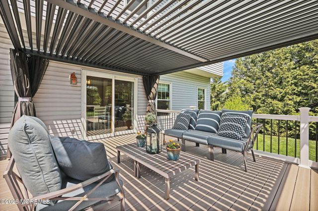 5 Mohegan Road, Freehold, NJ 07728