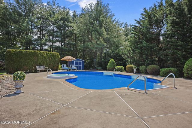 5 Mohegan Road, Freehold, NJ 07728