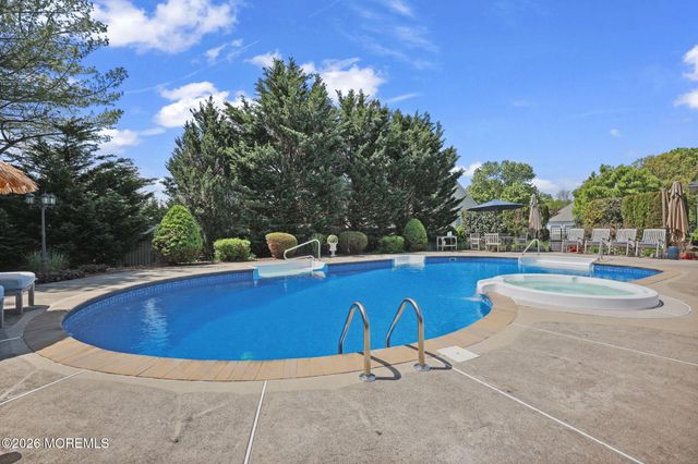 5 Mohegan Road, Freehold, NJ 07728