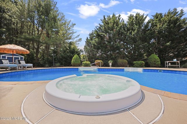 5 Mohegan Road, Freehold, NJ 07728