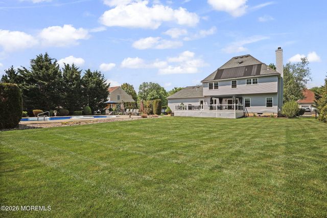 5 Mohegan Road, Freehold, NJ 07728