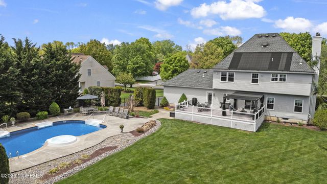 5 Mohegan Road, Freehold, NJ 07728