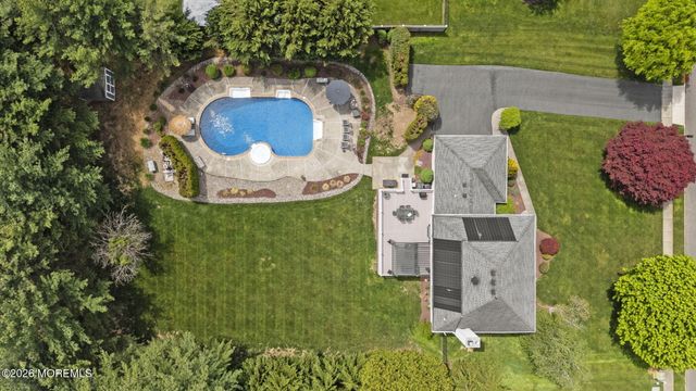 5 Mohegan Road, Freehold, NJ 07728