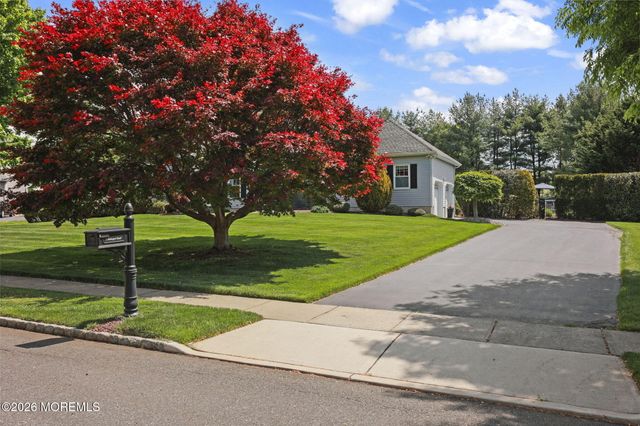 5 Mohegan Road, Freehold, NJ 07728