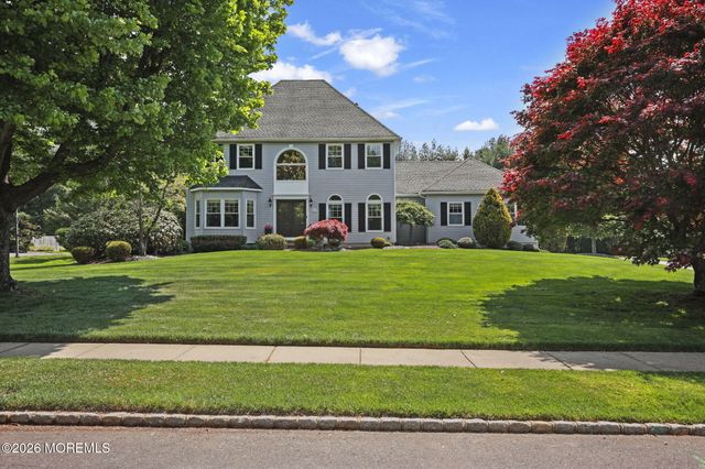 5 Mohegan Road, Freehold, NJ 07728