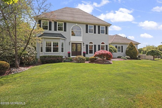 5 Mohegan Road, Freehold, NJ 07728