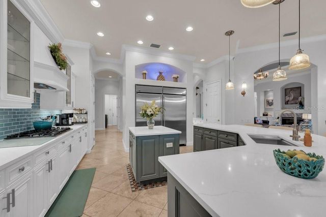 6217 KINGBIRD MANOR DRIVE, Lithia, FL 33547
