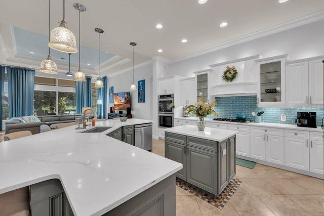 6217 KINGBIRD MANOR DRIVE, Lithia, FL 33547