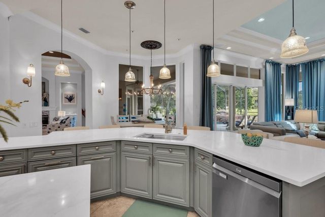 6217 KINGBIRD MANOR DRIVE, Lithia, FL 33547