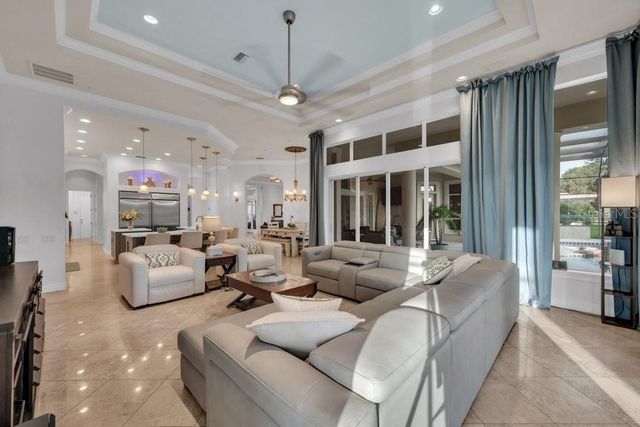 6217 KINGBIRD MANOR DRIVE, Lithia, FL 33547