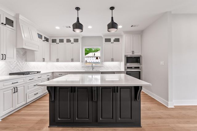 9 West Lake Lane, Little Rock, AR 72210