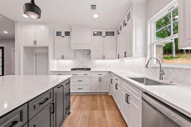 9 West Lake Lane, Little Rock, AR 72210