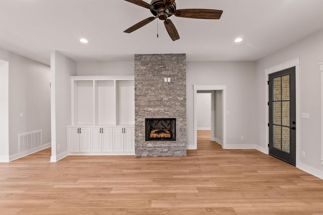 9 West Lake Lane, Little Rock, AR 72210