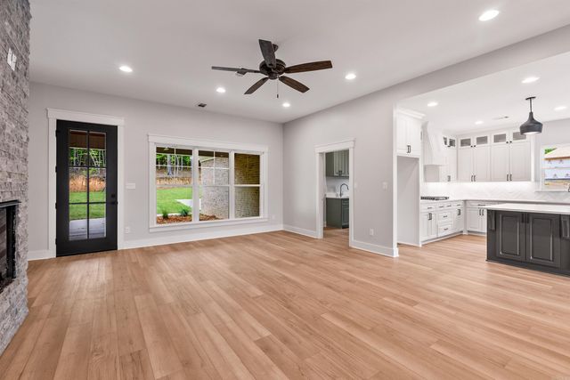 9 West Lake Lane, Little Rock, AR 72210