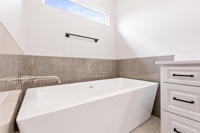 9 West Lake Lane, Little Rock, AR 72210