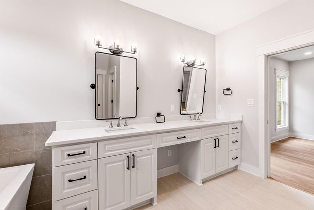 9 West Lake Lane, Little Rock, AR 72210