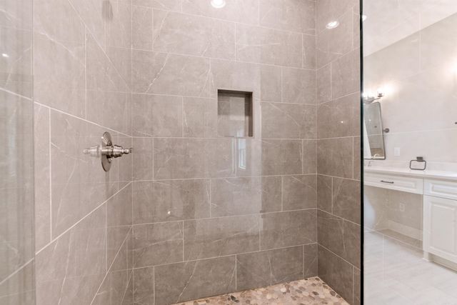 9 West Lake Lane, Little Rock, AR 72210