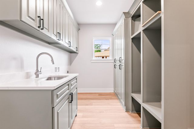 9 West Lake Lane, Little Rock, AR 72210