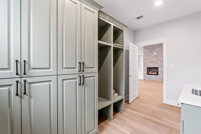 9 West Lake Lane, Little Rock, AR 72210