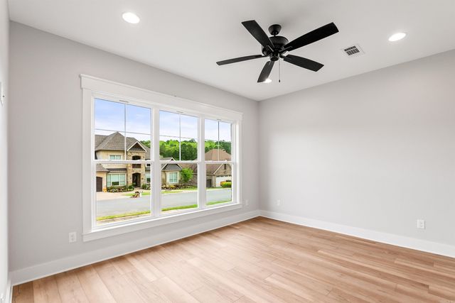 9 West Lake Lane, Little Rock, AR 72210