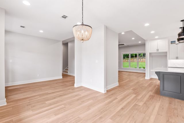 9 West Lake Lane, Little Rock, AR 72210