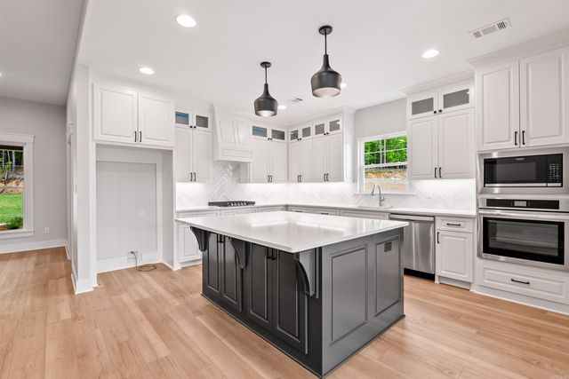 9 West Lake Lane, Little Rock, AR 72210