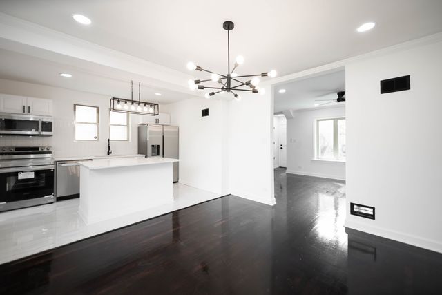 8013 S Harper Avenue, Chicago, IL 60619