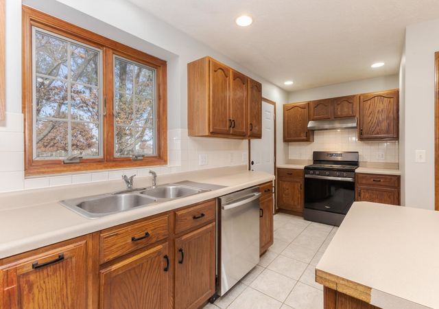 26 Brunton Court, Bloomington, IL 61704