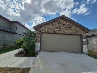 156 Middle Green, Floresville, TX 78114
