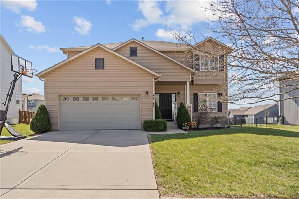 23513 W 89th Terrace, Lenexa, KS 66227