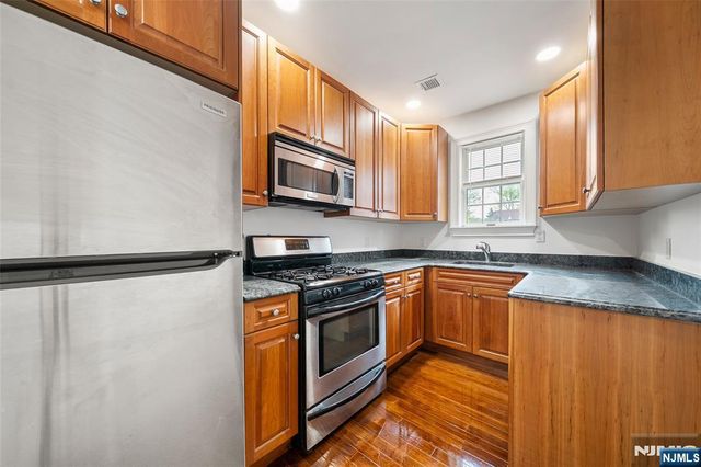 180 Edgewater Road 1A, Cliffside Park, NJ 07010