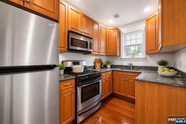 180 Edgewater Road 1A, Cliffside Park, NJ 07010