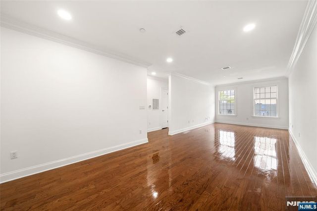180 Edgewater Road 1A, Cliffside Park, NJ 07010