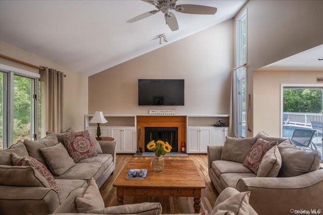 13 Van Scoys Path W, East Hampton, NY 11937