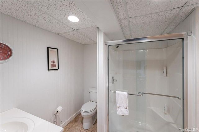13 Van Scoys Path W, East Hampton, NY 11937