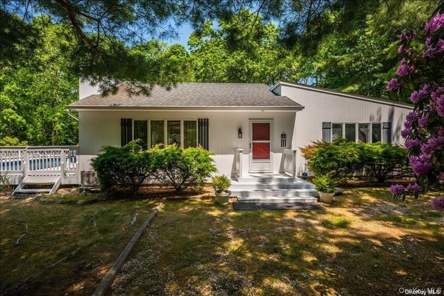13 Van Scoys Path W, East Hampton, NY 11937