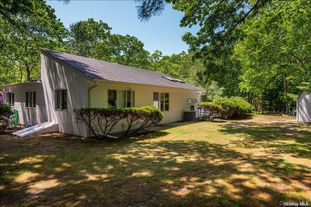13 Van Scoys Path W, East Hampton, NY 11937