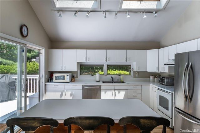 13 Van Scoys Path W, East Hampton, NY 11937