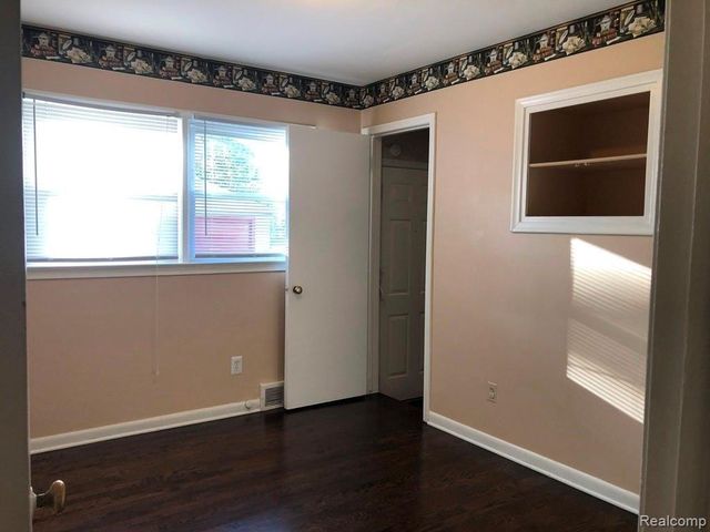 24051 Geneva Street, Oak Park, MI 48237
