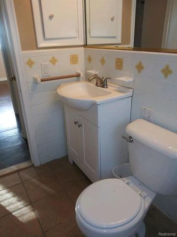 24051 Geneva Street, Oak Park, MI 48237